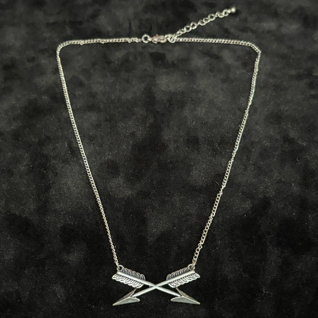 Forever 21 Silver Double Crossed Arrows Chain Necklace 12$
